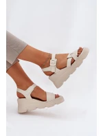 Dámské Kožené Sandály Na Klínu Artiker model 21695626 Béžové - Boto Dámské Kožené Sandály Na Klínu Artiker model 21695626 Béžové - Boto