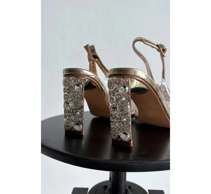 Sandály na podpatku s ozdobou a krystaly D&A MR52-236 zlaté Sandály na podpatku s ozdobou a krystaly D&A MR52-236 zlaté