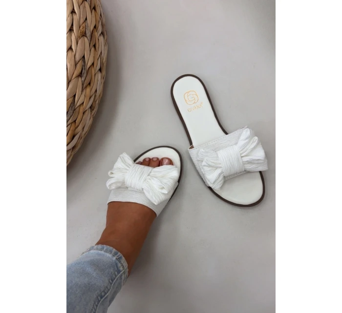 Dámské pantofle na ploché podrážce s mašlí bílé Amivelle Dámské pantofle na ploché podrážce s mašlí bílé Amivelle