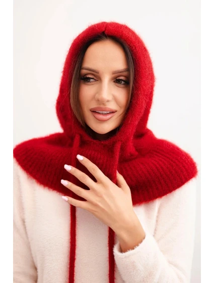 Dámská čepice s kapucí, šněrováním a copánkovým vzorem červená