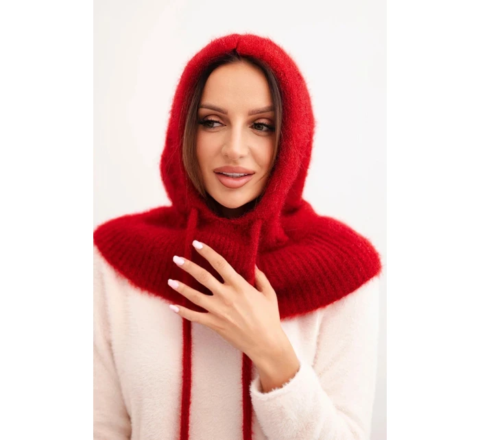 Dámská čepice s kapucí, šněrováním a copánkovým vzorem červená