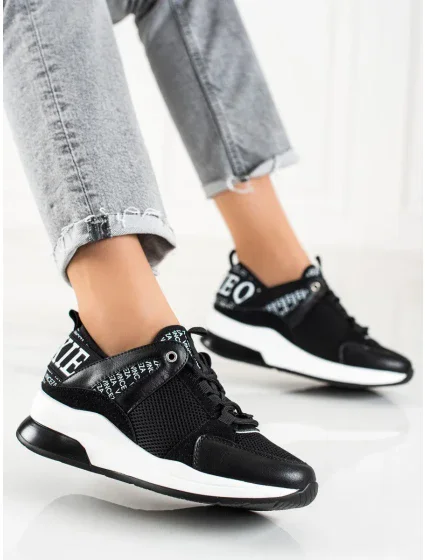 Pěkné dámské černé tenisky bez podpatku Pěkné dámské černé tenisky bez podpatku