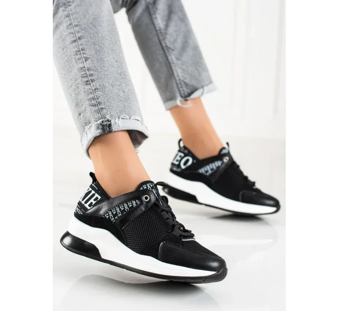 Pěkné dámské černé tenisky bez podpatku Pěkné dámské černé tenisky bez podpatku