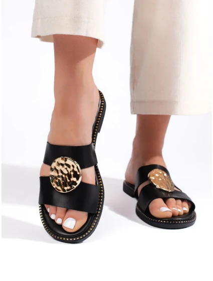 Trendy černé dámské nazouváky na plochém podpatku Trendy černé dámské nazouváky na plochém podpatku