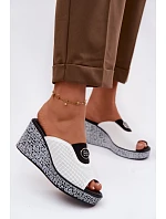 Kožené nazouváky na platformě s ozdobou model 22100370 Bílé - S.Barski