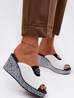 Kožené nazouváky na platformě s ozdobou model 22100370 Bílé - S.Barski