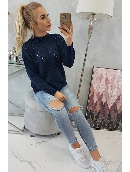 Svetr s polovičním rolákem a model 18745508 vzorem černý - K-Fashion Svetr s polovičním rolákem a model 18745508 vzorem černý - K-Fashion
