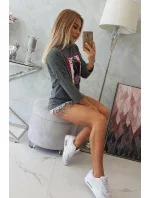 American Girl grafická halenka grafitová S/M - L/XL American Girl grafická halenka grafitová S/M - L/XL