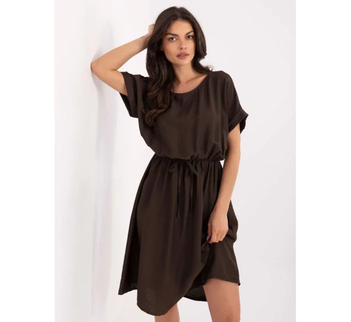Šaty MI SK A63751.67 tmavě hnědé Šaty MI SK A63751.67 tmavě hnědé