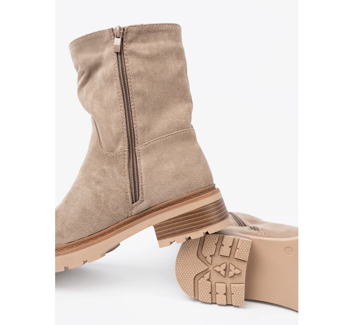 Výborné dámské hnědé kotníčkové boty na plochém podpatku Výborné dámské hnědé kotníčkové boty na plochém podpatku