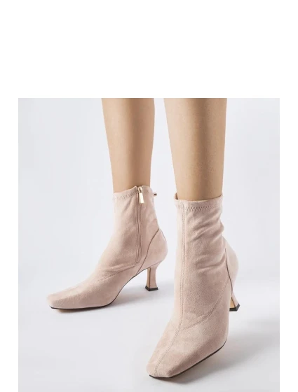 Boty na podpatku model 204738 Solea Boty na podpatku model 204738 Solea