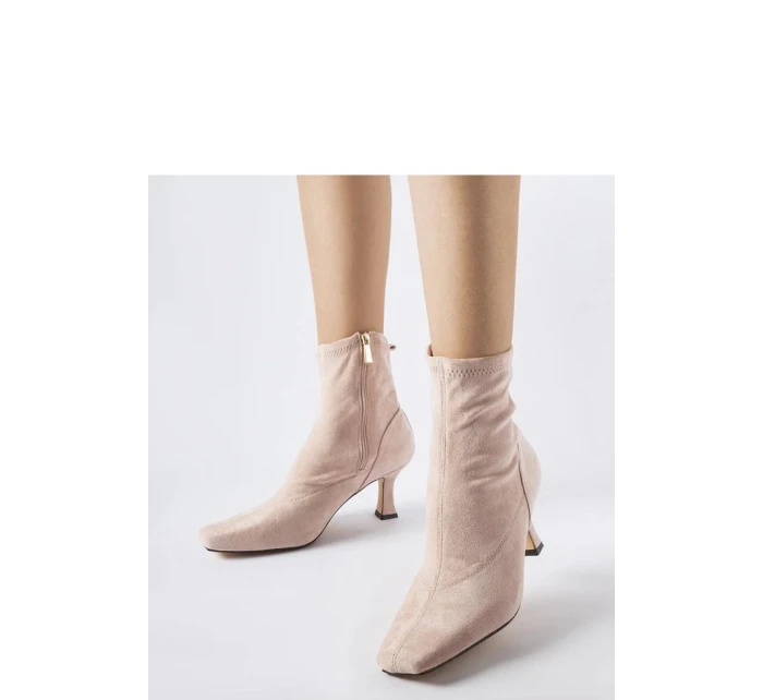 Boty na podpatku model 204738 Solea Boty na podpatku model 204738 Solea