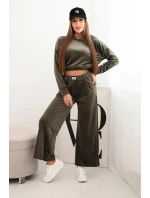 Dámská souprava z veluru s širokými nohavicemi a mikinou s kapucí khaki Dámská souprava z veluru s širokými nohavicemi a mikinou s kapucí khaki