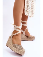 Vázané dámské sandály na klínu Béžové model 21613938 - Boto Vázané dámské sandály na klínu Béžové model 21613938 - Boto