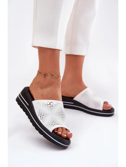 Dámské kožené pantofle na klínu model 21695138 bílé - VINCEZA