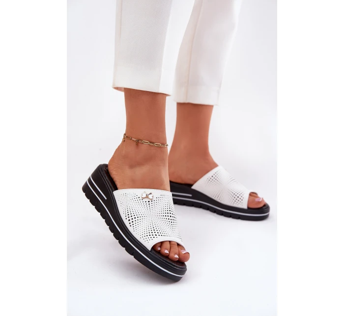 Dámské kožené pantofle na klínu model 21695138 bílé - VINCEZA