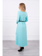 Šaty s ozdobným páskem a nápisem mint