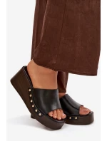 Dámské nazouváky na platformě se zlatými Černé model 21918859 - Boto