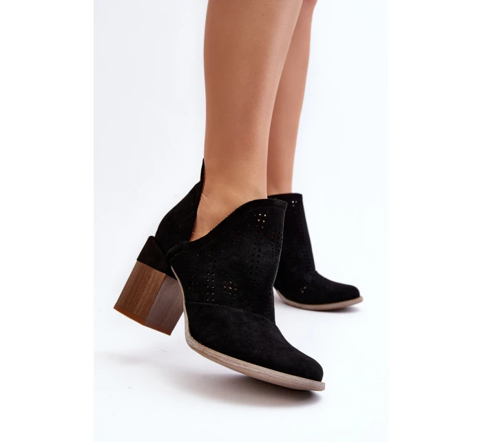 Dámské černé kozačky s výšivkou na podpatku model 21647675 - Boto Dámské černé kozačky s výšivkou na podpatku model 21647675 - Boto