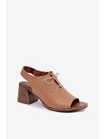 Kožené sandály na podpatku s šněrováním model 22185444 Cappuccino - Zazoo Kožené sandály na podpatku s šněrováním model 22185444 Cappuccino - Zazoo