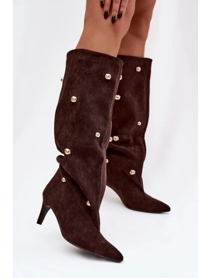 dámské kozačky na jehlovém podpatku se zlatými ozdobami hnědé model 21757799 - Boto