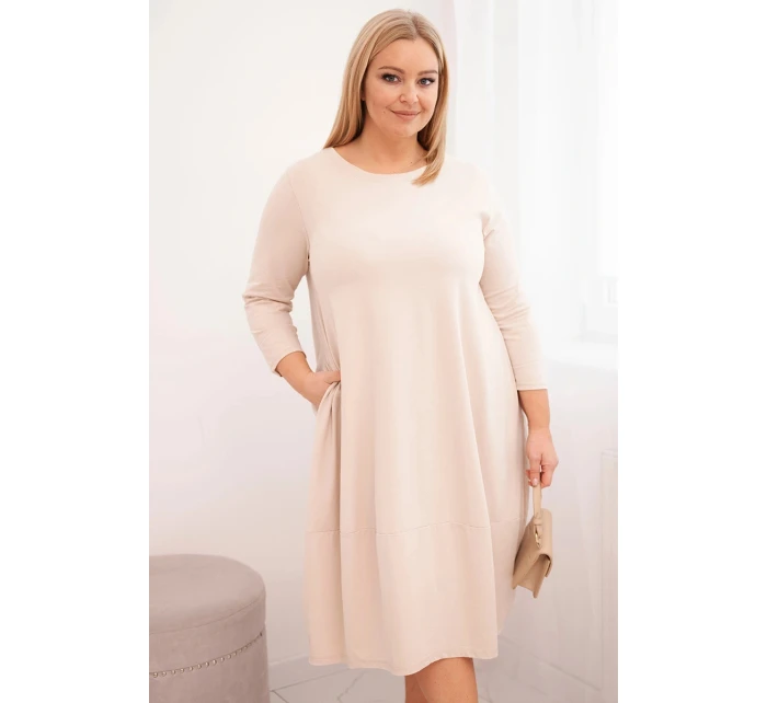 Dámská bavlněná šaty Plus Size s ohrnovacími rukávy a kapsami béžová Dámská bavlněná šaty Plus Size s ohrnovacími rukávy a kapsami béžová