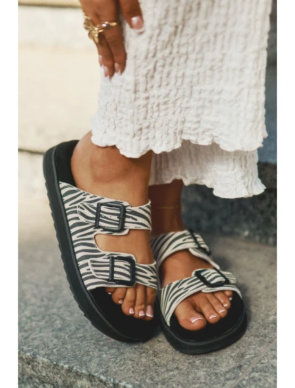 Semišové Dámské Pantofle S Přezkami model 21694699 Zebra - D.Franklin