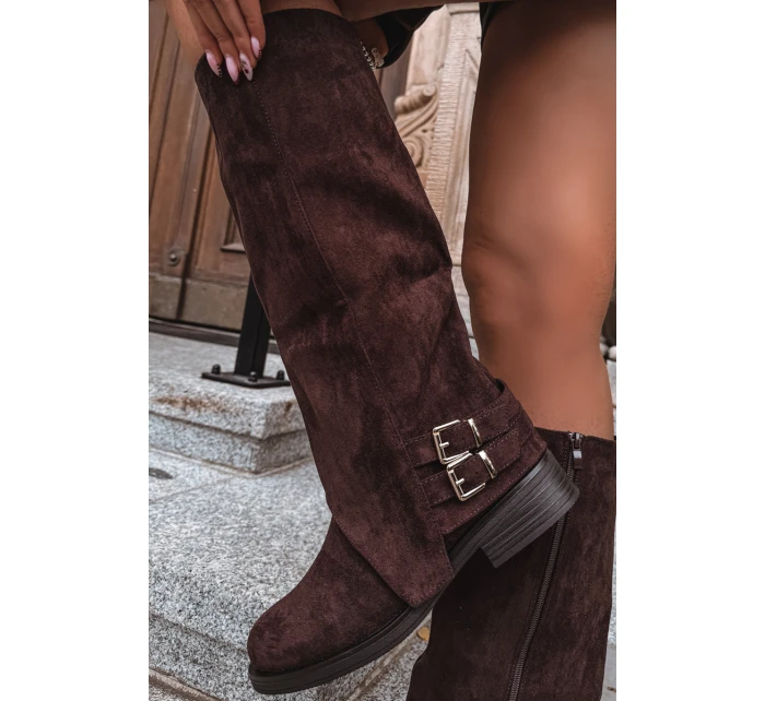 Zateplené dámské kozačky s přezkami čokoládové model 21715392 - Boto