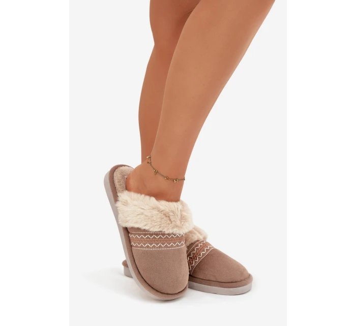 Dámské pantofle s kožíškem a výšivkou – khaki Devianne Dámské pantofle s kožíškem a výšivkou – khaki Devianne