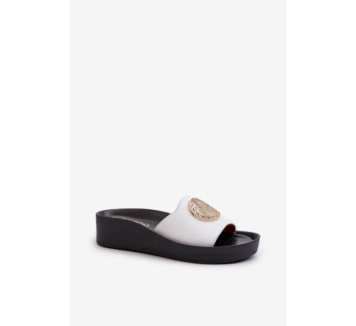 Zazoo 2920 Kožené Dámské Žabky Na Klinu S Zlatým Detailní Bílé Zazoo 2920 Zazoo 2920 Kožené Dámské Žabky Na Klinu S Zlatým Detailní Bílé Zazoo 2920