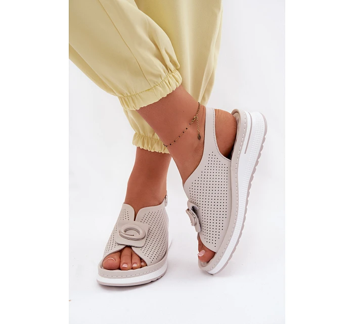 Kožené dámské sandály s ozdobným detailem šedé Deliva