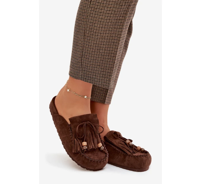 Dámské nazouváky s třásněmi a korálky Čokoládové model 21919153 - Boto Dámské nazouváky s třásněmi a korálky Čokoládové model 21919153 - Boto