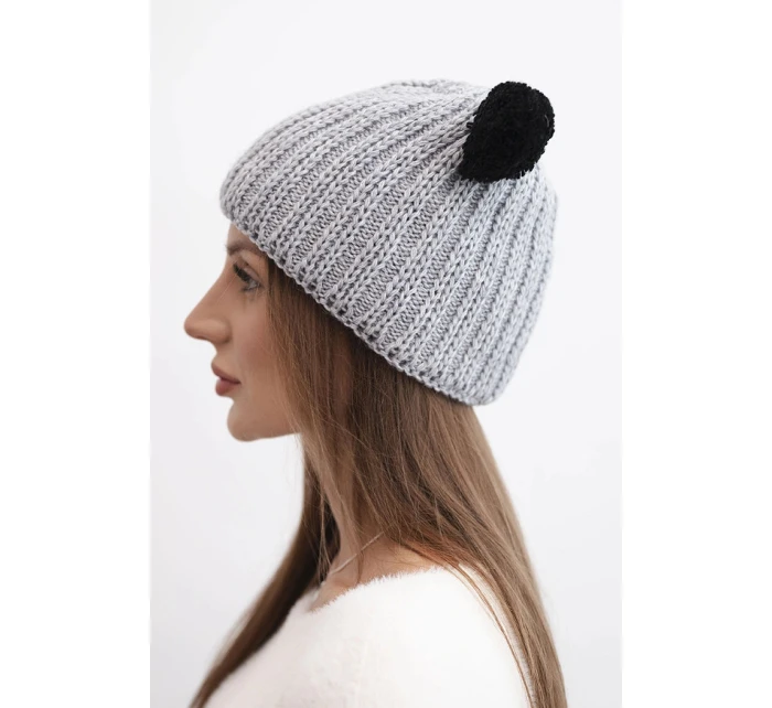 Dámská zimní čepice z vlny s bambulí model 21817791 světle šedá - K-Fashion Dámská zimní čepice z vlny s bambulí model 21817791 světle šedá - K-Fashion