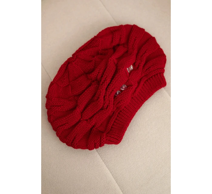 Dámská zimní čepice s ozdobným pletením a krystalky K398 červená