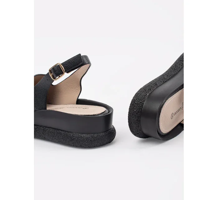 Designové  sandály černé dámské bez podpatku