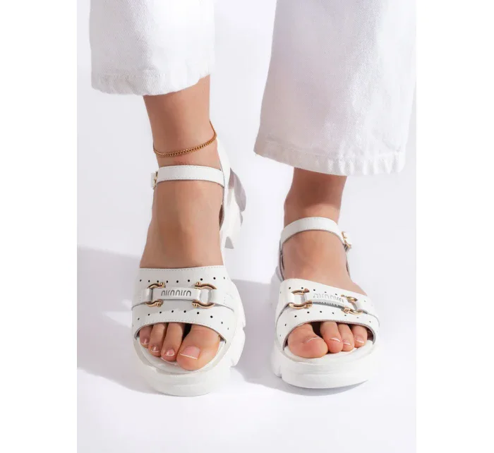 Moderní dámské  sandály bílé na plochém podpatku