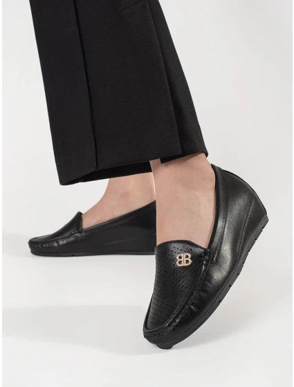 Jedinečné  polobotky černé dámské ukryta koturna