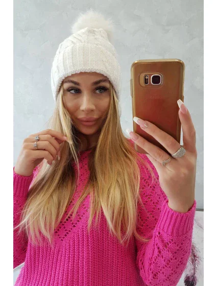 Fleecová kostkovaná čepice model 18750199 bílá - K-Fashion Fleecová kostkovaná čepice model 18750199 bílá - K-Fashion