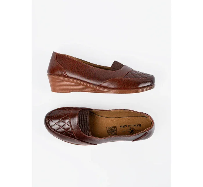 Klasické hnědé  polobotky dámské na klínku