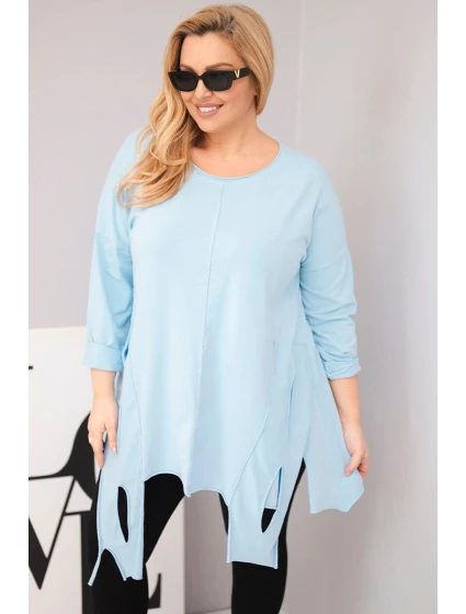 Dámská bavlněná blůza Plus Size s asymetrickým lemem a výřezy modrá Dámská bavlněná blůza Plus Size s asymetrickým lemem a výřezy modrá