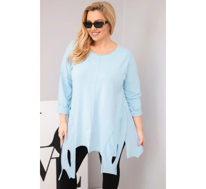 Dámská bavlněná blůza Plus Size s asymetrickým lemem a výřezy modrá Dámská bavlněná blůza Plus Size s asymetrickým lemem a výřezy modrá