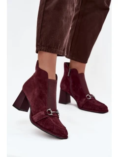 Dámské kotníkové boty z přírodního semiše na podpatku model 21714172 bordó - Artiker