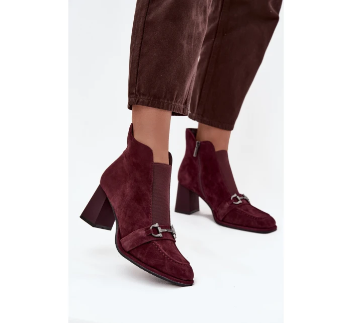 Dámské kotníkové boty z přírodního semiše na podpatku model 21714172 bordó - Artiker