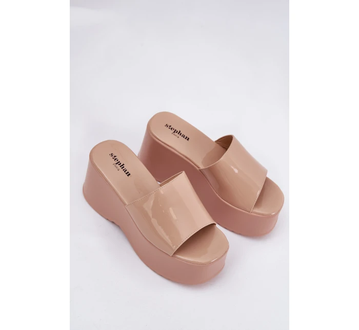 Dámské Pantofle Na Platformě A Klínu Béžové model 21687188 - Boto Dámské Pantofle Na Platformě A Klínu Béžové model 21687188 - Boto