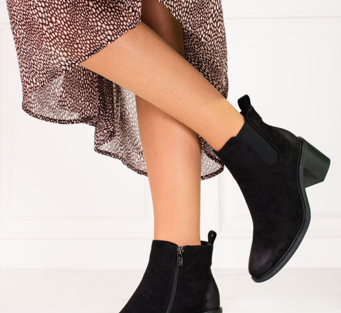 Komfortní  kotníčkové boty dámské černé na širokém podpatku