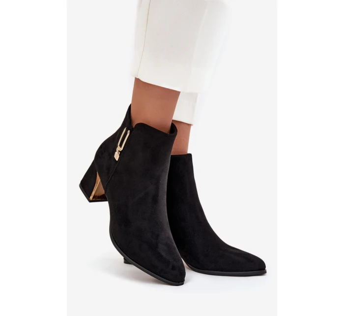 Dámské kotníkové boty na podpatku se zlatými detaily černé model 21710779 - Boto Dámské kotníkové boty na podpatku se zlatými detaily černé model 21710779 - Boto