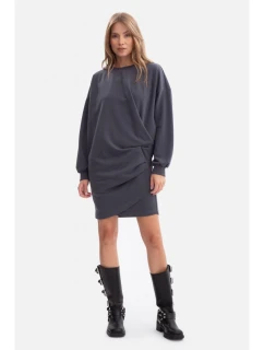 šaty s bočními záhyby ocelové model 21379821 - BeWear