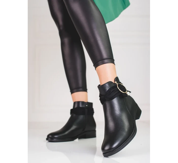Luxusní černé dámské kotníčkové boty na plochém podpatku Luxusní černé dámské kotníčkové boty na plochém podpatku