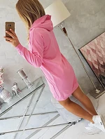Šaty s kapucí ve světle růžové barvě