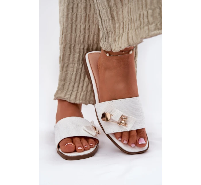 Dámské Pantofle Na Plochém Podpatku S Mašlí Bílé Sallariela Dámské Pantofle Na Plochém Podpatku S Mašlí Bílé Sallariela